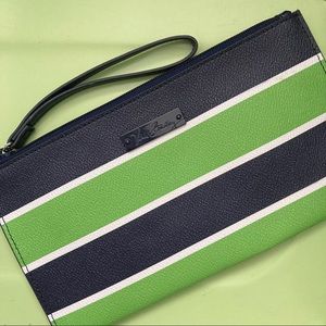 🪁 3/12 - Vera Bradley wristlet